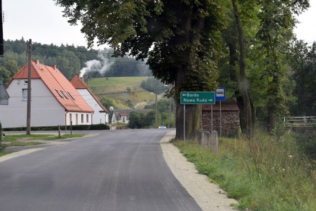 Wyremontowana droga powiatowa nr 1333D Czerwieńczyce-Nowa Wieś Kłodzka