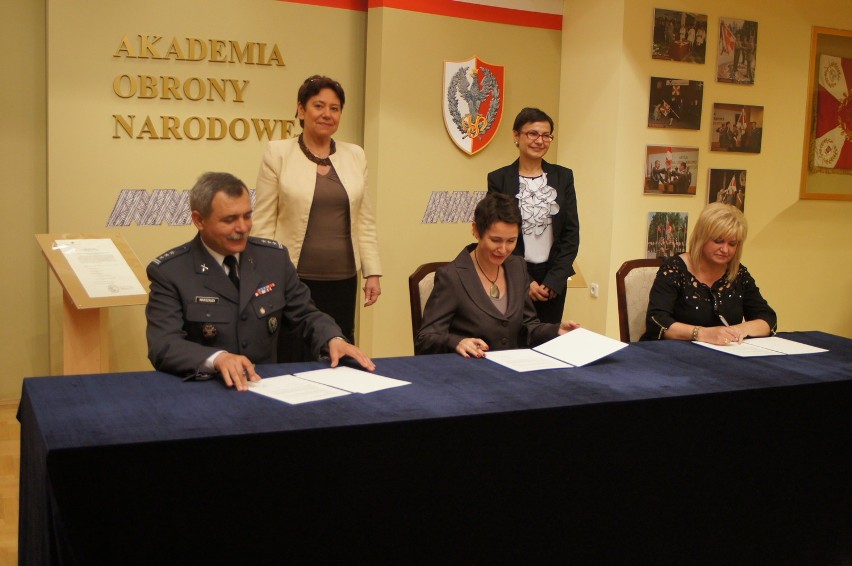 Podpisanie porozumienia z Akademia Obrony Narodowej w...