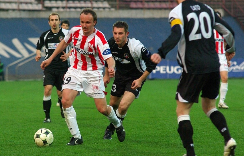 Paweł Nowak grał w Cracovii w latach 2002 - 2009. Przeszedł...
