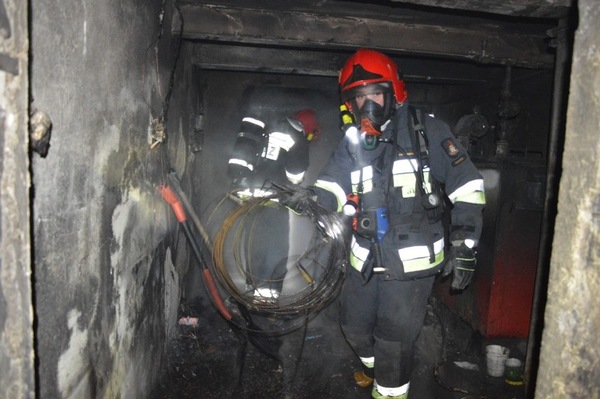 Pożar na ulicy Spokojnej w Rawiczu. Paliła się kotłownia. Szczęśliwie nikt nie ucierpiał [ZDJĘCIA]