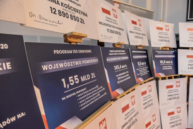 Konferencja prasowa w Pomorskim Urzędzie Wojewódzkim 1.04.2021 r. O wynikach naboru do trzeciej transzy Rządowego Funduszu Inwestycji Lokalnych poinformowali wojewoda pomorski Dariusz Drelich oraz wiceminister infrastruktury Marcin Horała