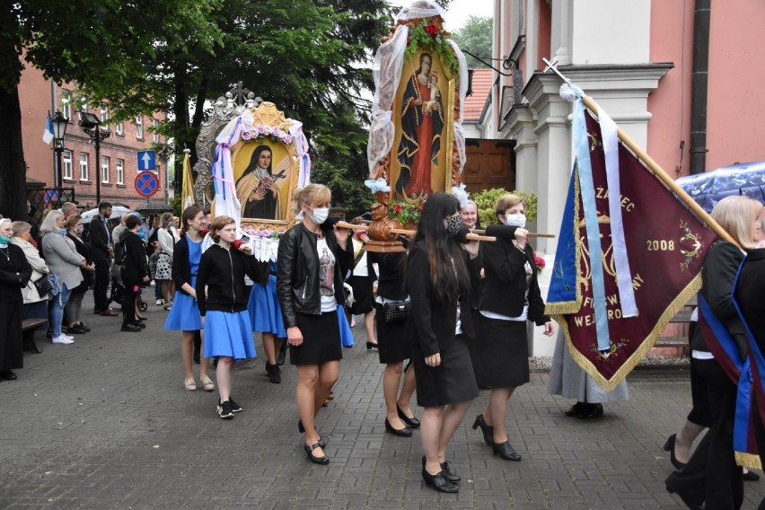 Boże Ciało 2020 w Wejherowie. Wierni uczestniczyli w procesji wokół Kościoła Św. Anny| ZDJĘCIA