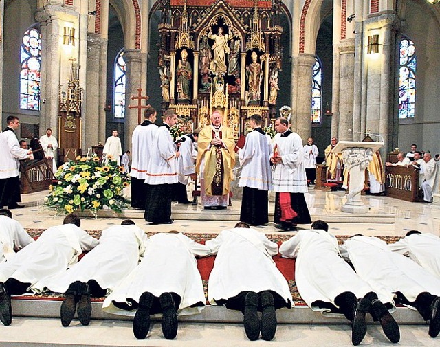 Święceń podczas uroczystej liturgii udzielił abp. Władysław Ziółek.