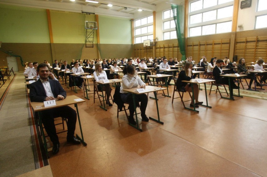 Egzamin maturalny w Legnicy (ZDJĘCIA)