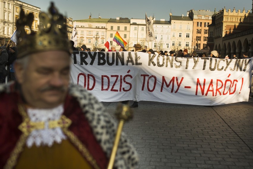 Burzliwe wydarzenia w sejmie. Mieszkańcy Krakowa protestują [ZDJĘCIA, WIDEO]