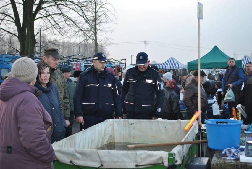 Bełchatów: policja skontrolowała punkty sprzedaży ryb