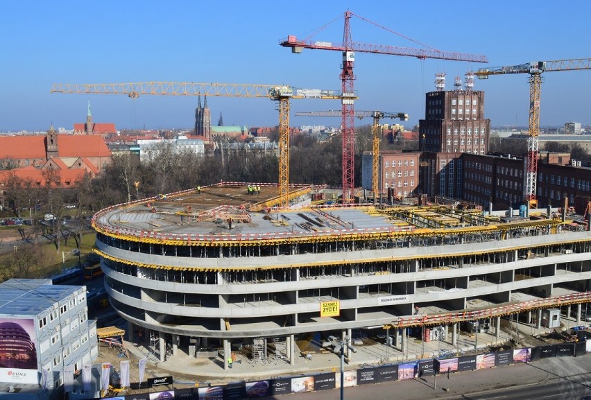 Budowa wrocławskiego hotelu Hilton idzie pełną parą [FOTO]