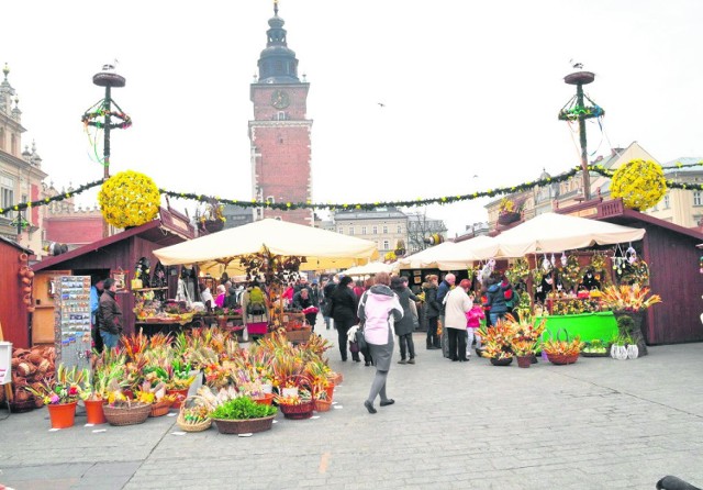 Targowe stoiska już stoją