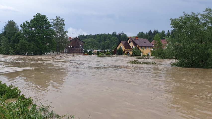 Powódź w gminie Bircza w powiecie przemyskim. Zdjęcia strażaków z OSP Bolestraszyce i OSP Medyka [GALERIA]