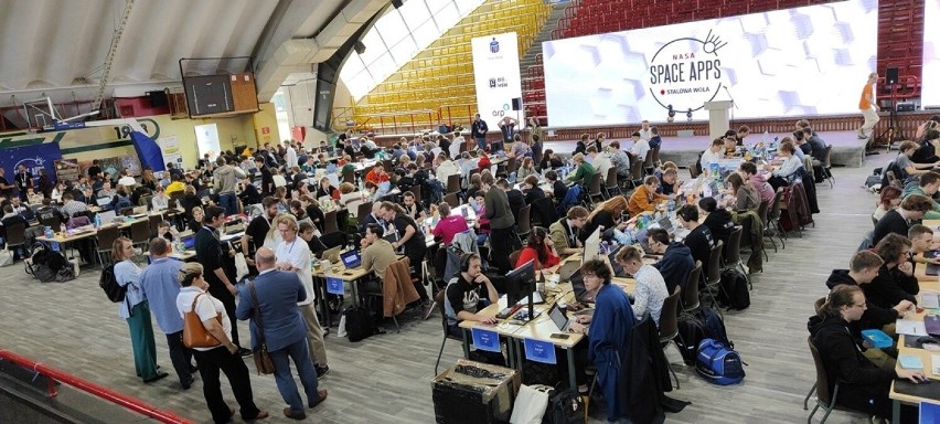 W Stalowej Woli ruszył w sobotę największy kosmiczny hackathon w Europie, potrwa do niedzieli. Zobacz zdjęcia