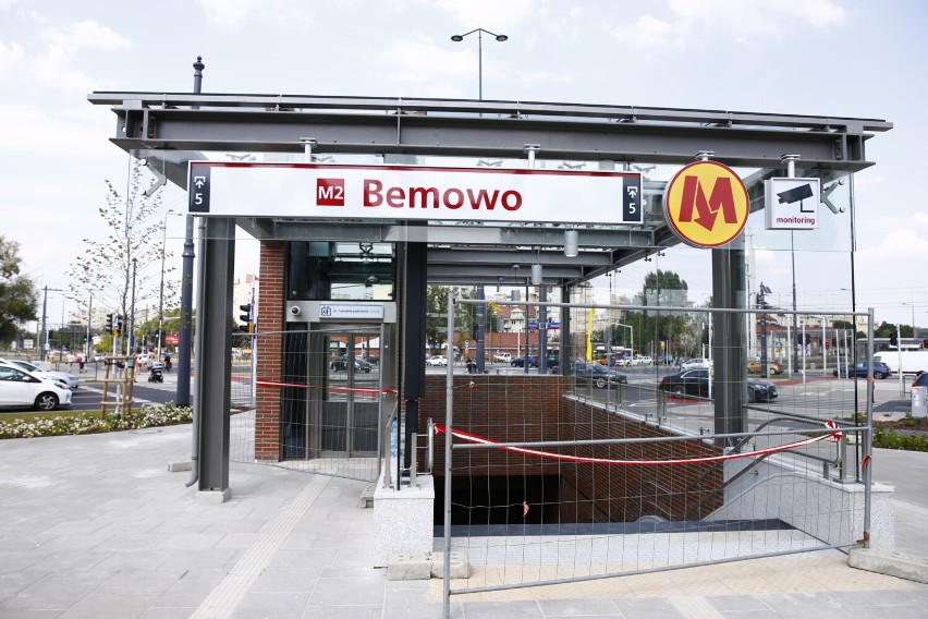 Druga linia metra w Warszawie. Otwarto dwie nowe stacje: Ulrychów i Bemowo. Rzutem na taśmę uzyskano wszystkie zgody 