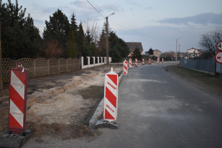 Rozpoczął się trzeci etap budowy chodnika przy ulicy Taczanowskiego w Choczu