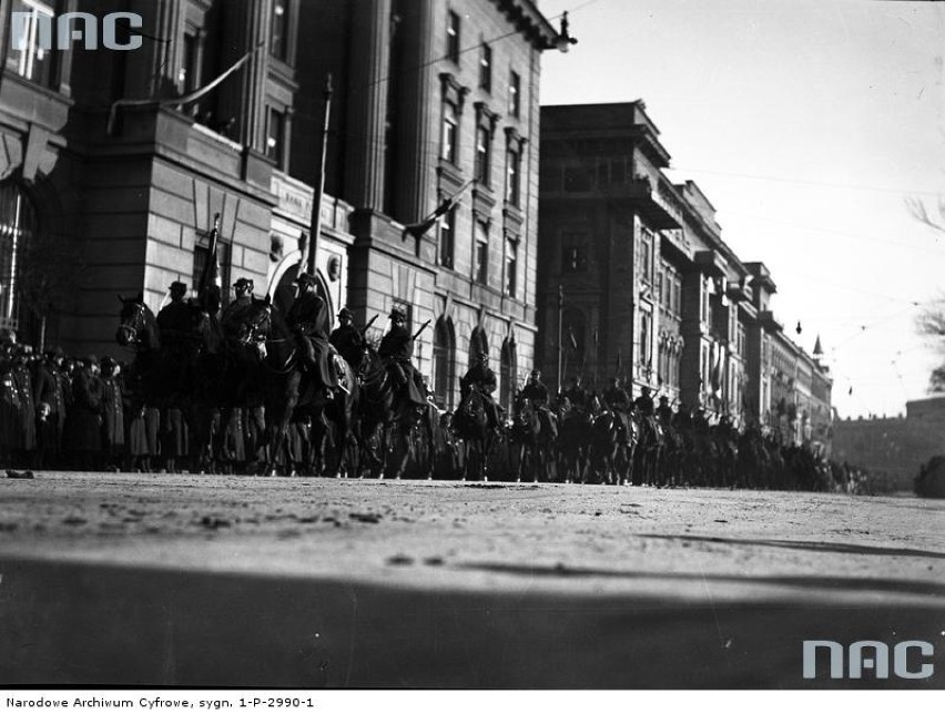 Defilada oddziałów kawalerii, 1935 rok.