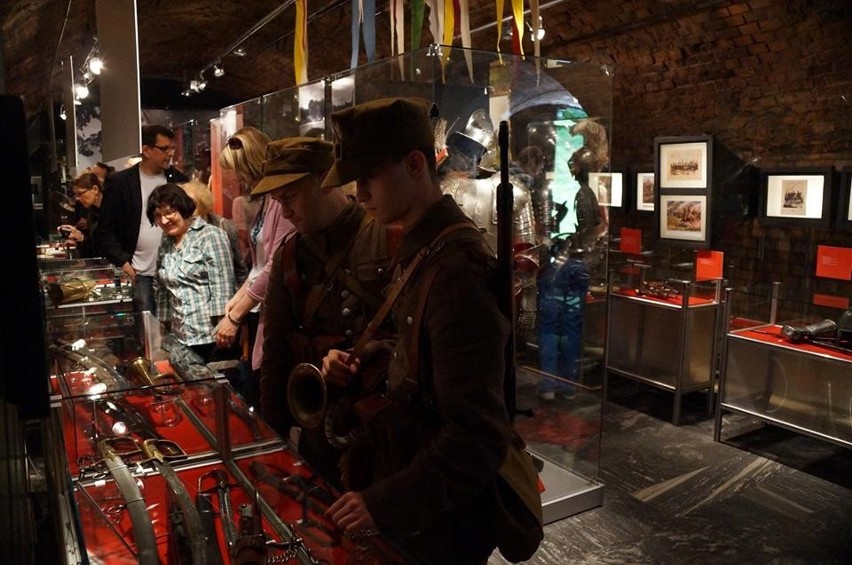 Muzeum Uzbrojenia: Otwarto wystawę &quot;Przeciąga kawaleria, strzemieniem srebrnym dzwoni...&quot; [ZDJĘCIA]