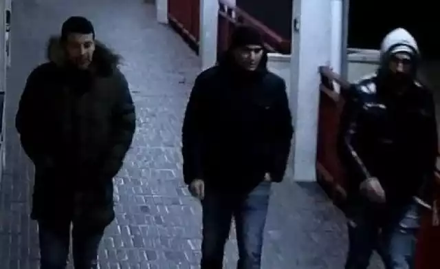 Policja w Poznaniu poszukuje trzech mężczyzn, którzy mogą mieć związek z kradzieżą w restauracji. Skradziono portfel wraz z zawartością oraz ponad 20 tysięcy złotych. Rozpoznajesz mężczyzn, którzy są na zdjęciach?

Przejdź do kolejnego zdjęcia --->