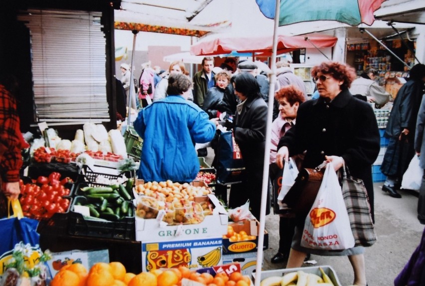 Opole w latach 90. Wtedy handel kwitł na targowiskach.