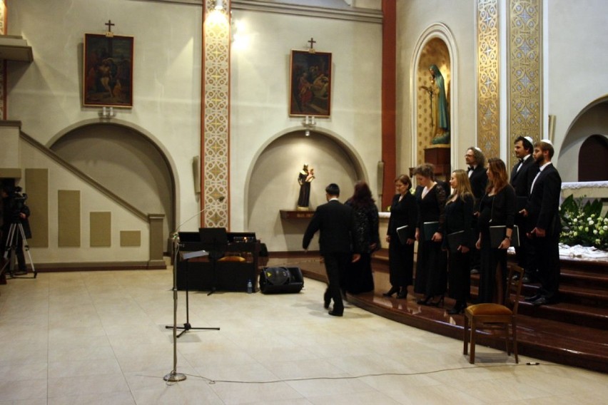 Chór Synagogi pod Białym Bocianem w Zabrzu w kościele św....