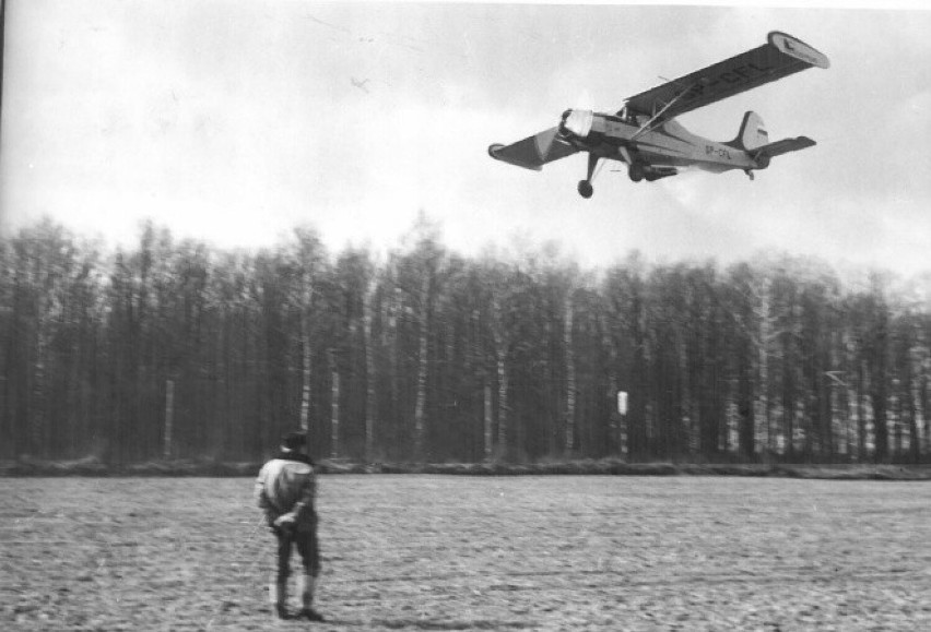 PGR Kombinat Rolny Skorogoszcz. Zrzucanie nawozów sztucznych...