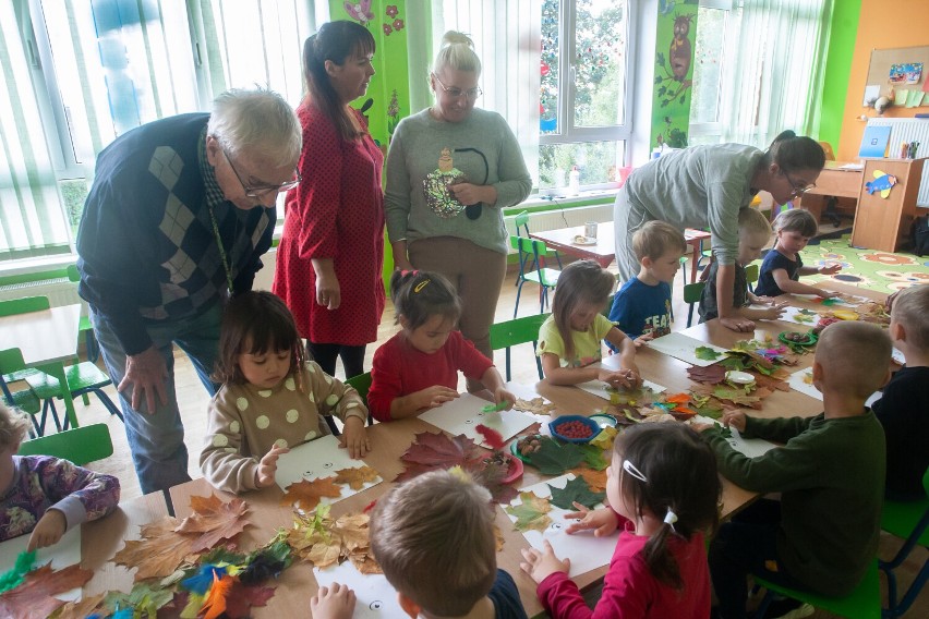 Dzieci zaprosiły babcie i dziadków z Puckiego Klubu Seniora