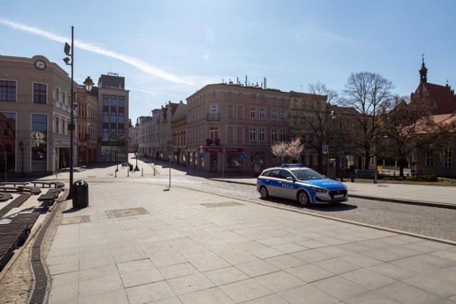 Zakaz przemieszczania się w Wielkanoc 2021? Rząd bardzo obawia się, że w czasie rodzinnych spotkań wielkanocnych liczba zakażeń jeszcze drastycznie wzrośnie. Nieoficjalnie mówi się, że rząd rozważa wprowadzenie zakazu przemieszczania się w czasie świąt. 

Czy będziemy musieli zrezygnować z rodzinnych świąt? Będzie zakaz przemieszczania się w Wielkanoc 2021? Czytaj najnowsze informacje na kolejnych stronach ---->