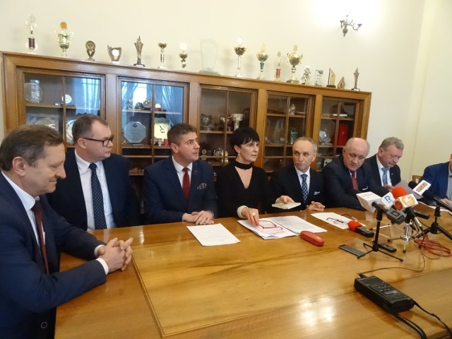 Samorządowcy zaprotestowali przeciw zawłaszczaniu gmin