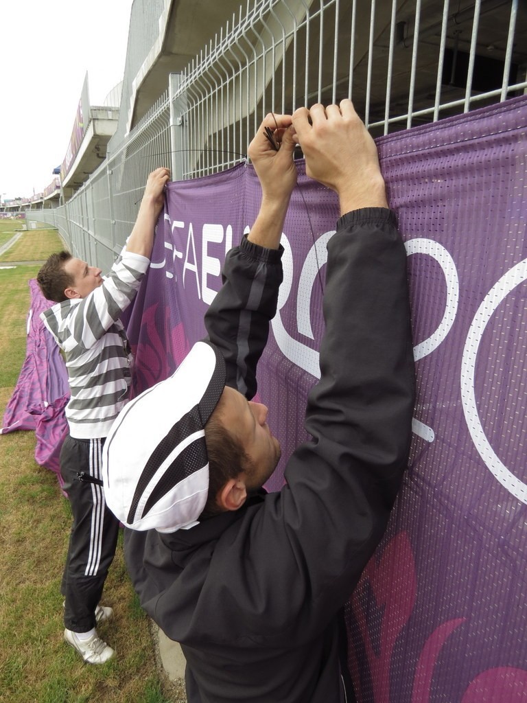 Wrocław: Stadion na Pilczycach udekorowany na Euro (ZDJĘCIA)