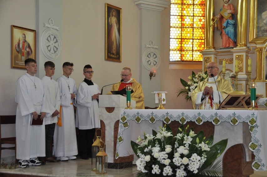 Uroczysta msza w okazji jubileuszu kościoła w Chełmie w gm....