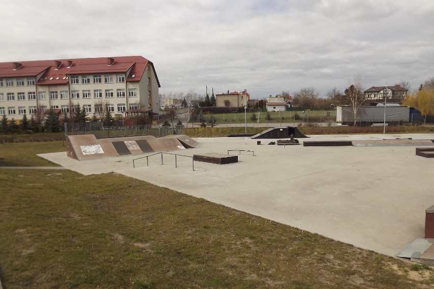 Większość wyposażenia skateparku w Kowalewie Pomorskim...