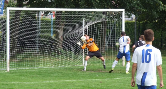 Daniel Boba ustala wynik spotkania. A derbach ziemi oświęcimskiej Unia pokonała Górnika Brzeszcze 5:1.