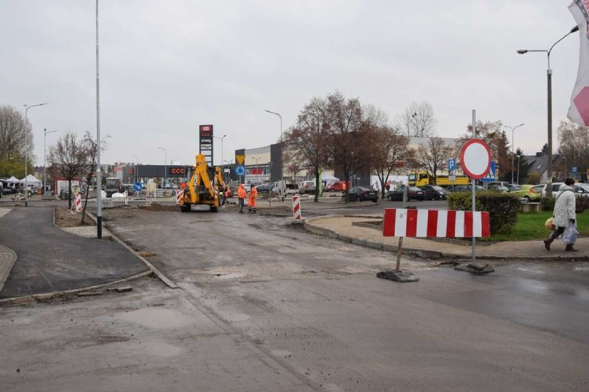 Trwa remont ulicy Lipowej w Wągrowcu. Zamknięto przejazd w okolicy budowanego ronda [ZDJĘCIA]