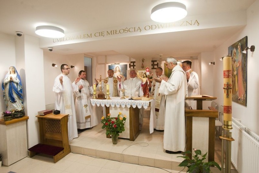 Arcybiskup Marian Gołębiewski poświęcił kaplicę św. Łukasza w szpitalu przy Borowskiej (ZDJĘCIA)