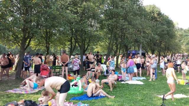 Bójka nad Rusałką: Policjanci studzili emocje plażowiczów