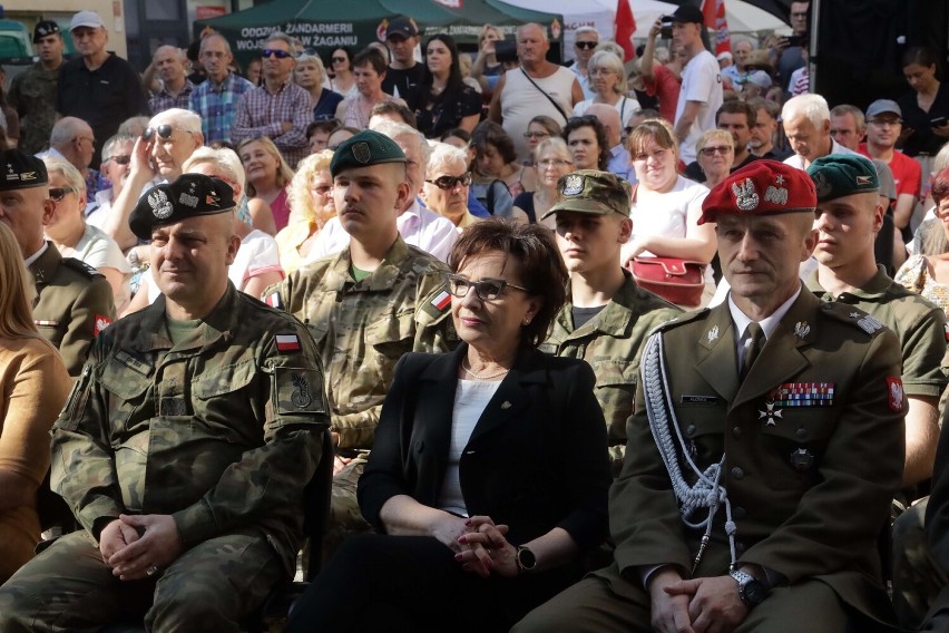 Marszałek Sejmu Elżbieta Witek otworzyła Piknik Wojskowy „Silna Biało-Czerwona” w Legnicy, zobaczcie zdjęcia