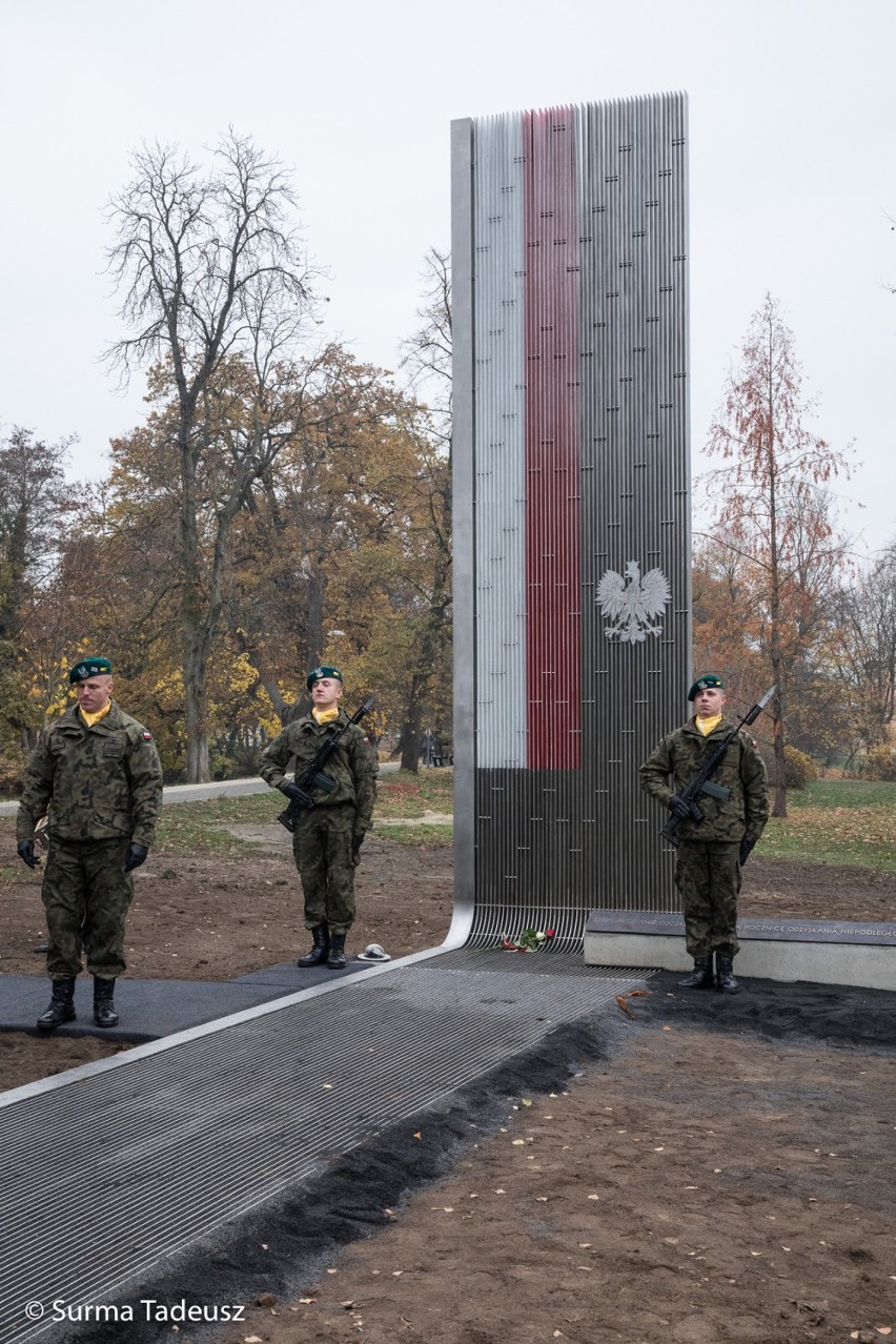 Stargardzianie - Ojczyźnie. Pierwsza uroczystość przy nowym pomniku 