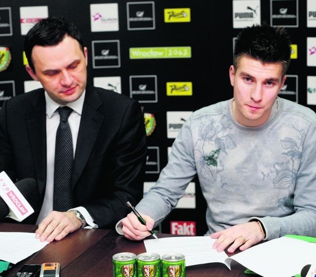 - Ten transfer to kolejny krok w rozwoju klubu - stwierdził prezes Waśniewski