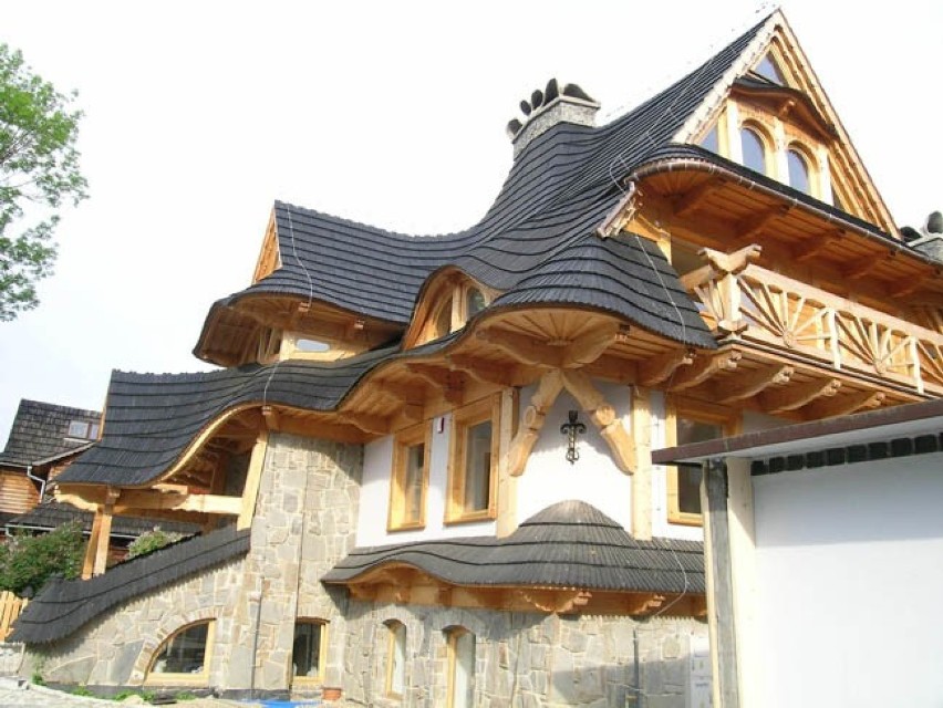 Chaty hobbitów? Nie góralskie domy, które projektuje "Gaudi z Podhala". Kim jest? Zaskoczenie! 