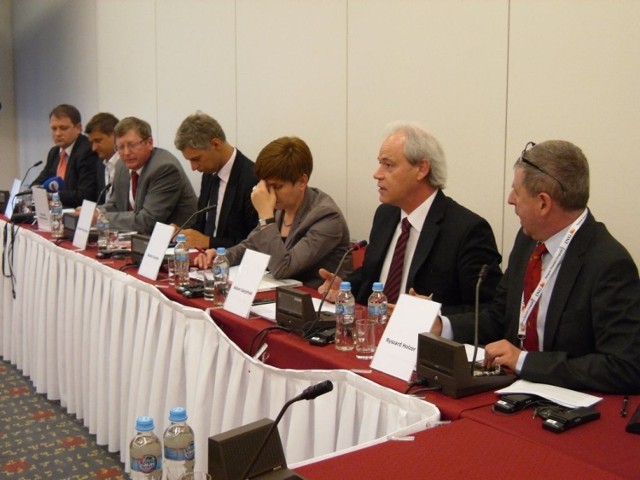 Sesja &quot;Państwo, polityka i gospodarka&quot; podczas EEC 2011