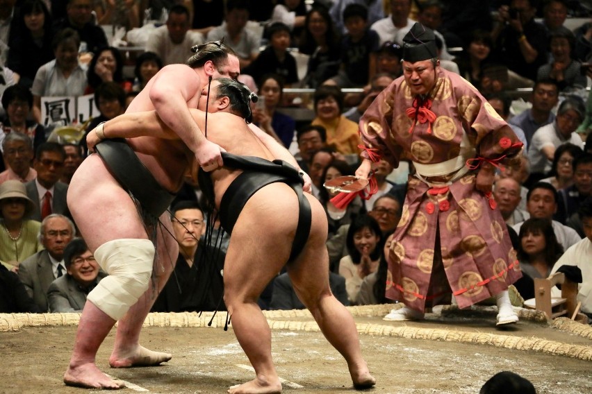 Japonia: zakaz udziału w zapasach sumo

W Japonii obowiązuje...