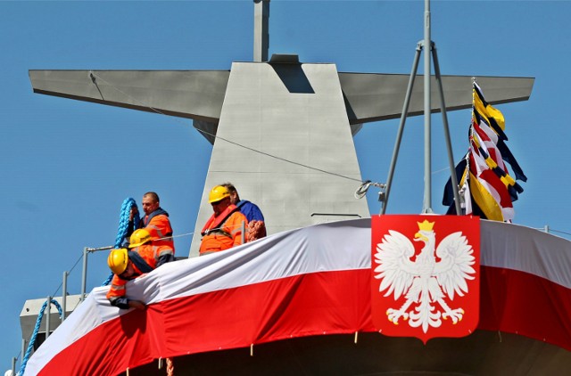 02.07.2015 r. Gdynia: uroczystość chrztu patrolowca ORP Ślązak dla Marynarki Wojennej w stoczni na Oksywiu
