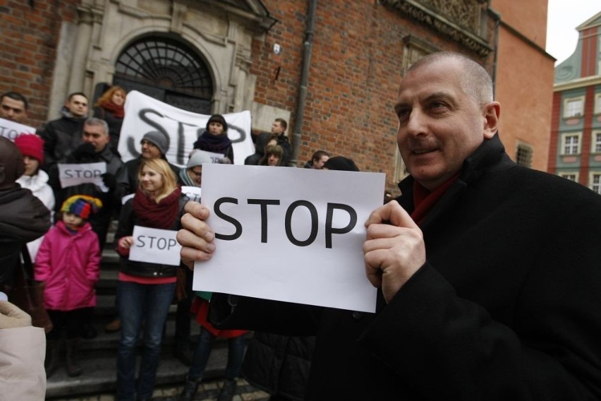 Wrocław: Protest pod ratuszem przeciwko wojnie w Syrii (ZDJĘCIA)
