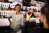 Barman płakał, jak nalewał. Co tak naprawdę myślą barmani o klientach