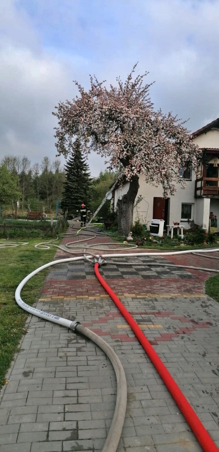 Biernatka. Pożar doszczętnie strawił poddasze domu jednorodzinnego