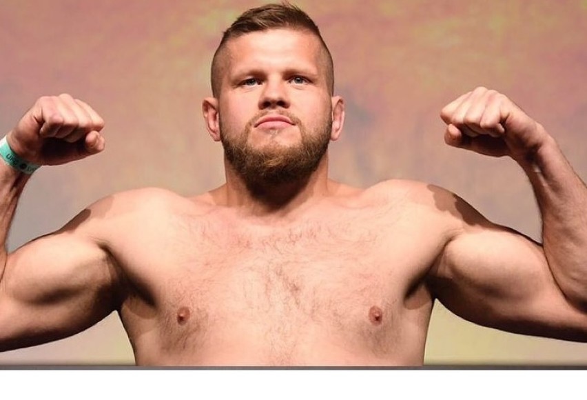 Marcin Tybura podpisał nowy kontrakt z UFC i zawalczy na...