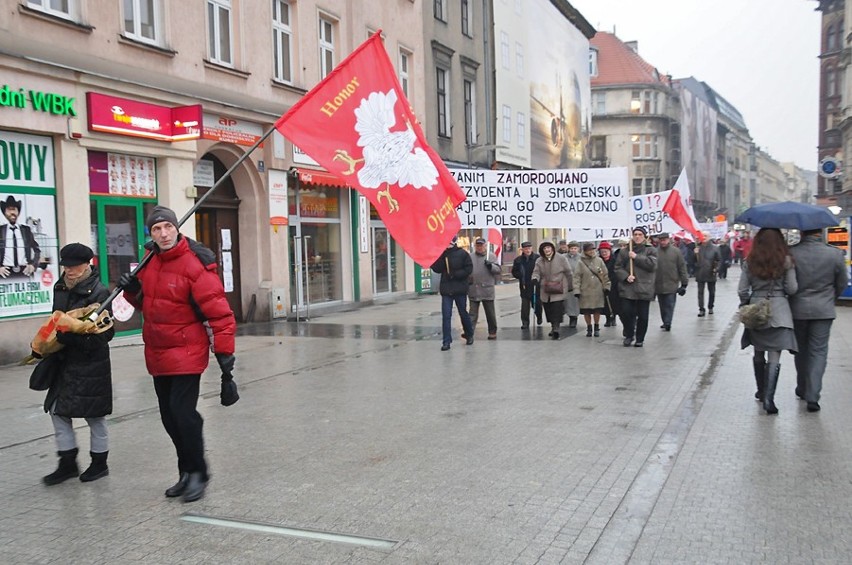 Marsz Smoleński w Poznaniu [ZDJĘCIA]