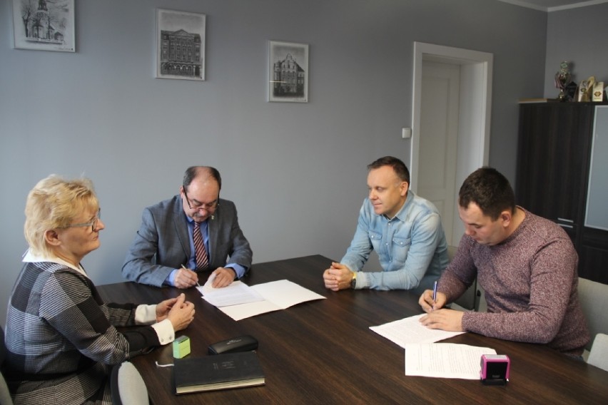 Podpisano umowę na wykonanie nakładek asfaltowych na terenie Gminy i Miasta Witkowo