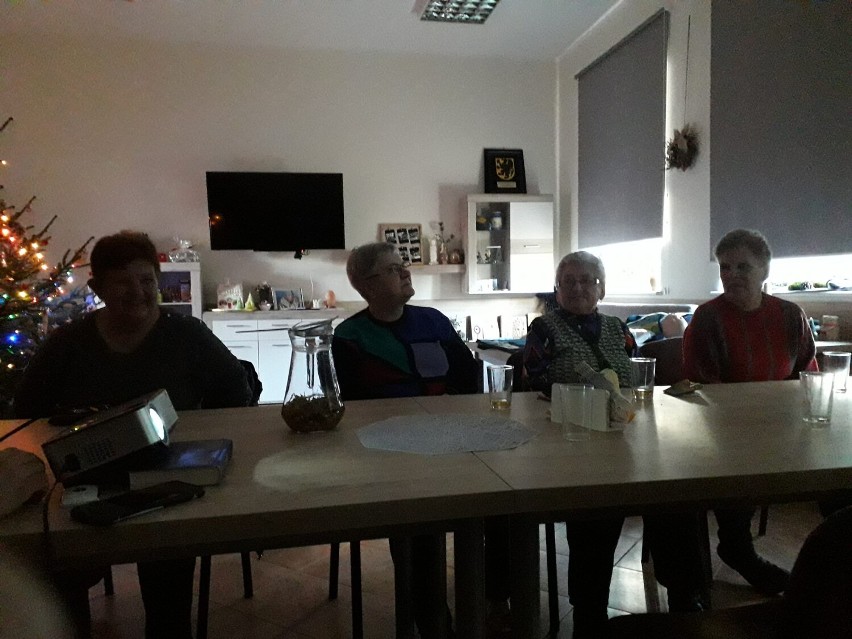 Seniorzy w Lipach w gm. Stara Kiszewa aktywnie spędzają czas i zdobywają nowe umiejętności [ZDJĘCIA]