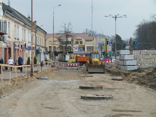 Prace przy przebudowie drogi w ciągu pl. Kościuszki