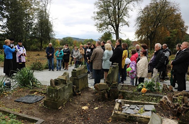 W Gostkowie w gminie Stare Bogaczowice uprzątnięto i uporządkowano stary, niemiecki cmentarz ewangelicki. Dokonywano na nim pochówków mieszkańców wioski