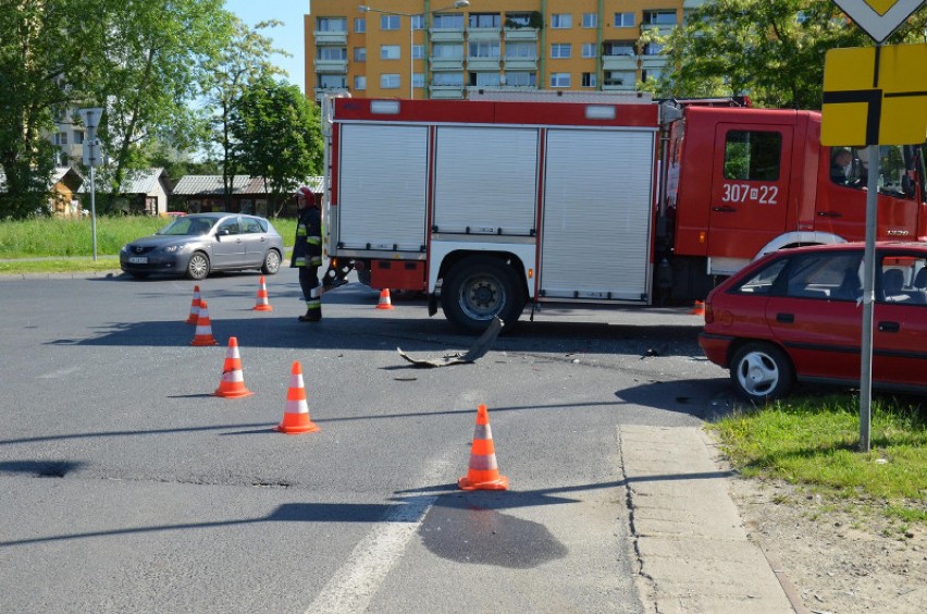 Wrocław: Wypadek na ul. Bystrzyckiej. Trzy osoby ranne (ZDJĘCIA)