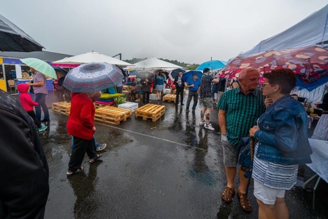 Zdjęcia z Festiwalu Smaku z 2019 roku, który odbył się na terenie dawnej Szkoły Rolniczej w Podegrodziu. W tym właśnie miejscu powstanie targowisko.